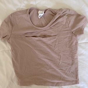 beige cropped tee